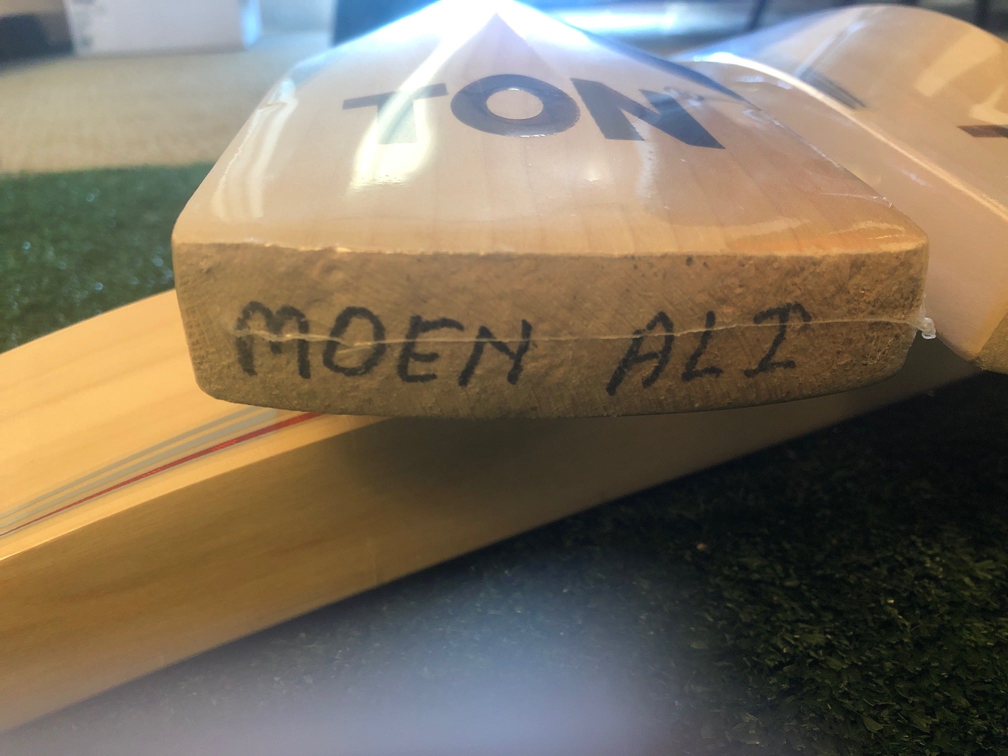 SS Player Bat - Moen Ali