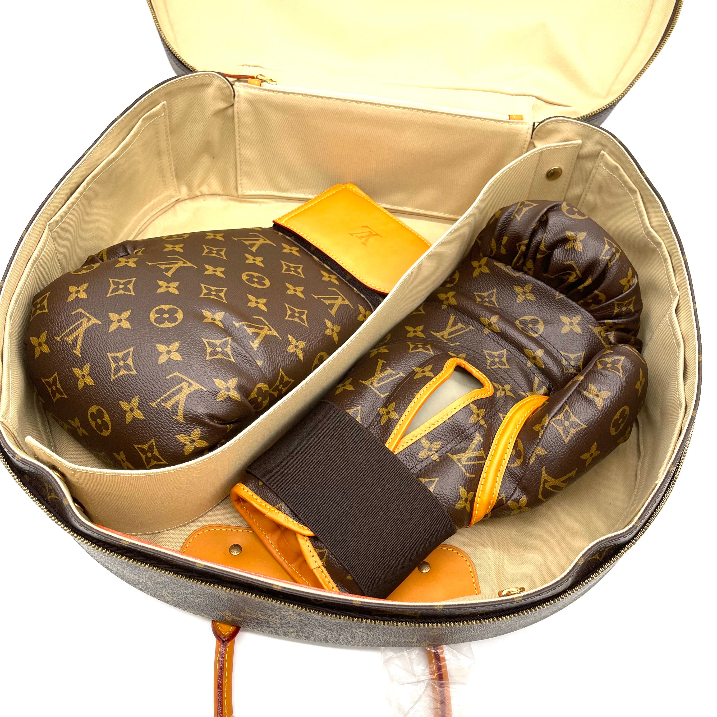 [NEW]LOUIS VUITTON 3-Piece Monogram Boxing Glove Set Limited Edition