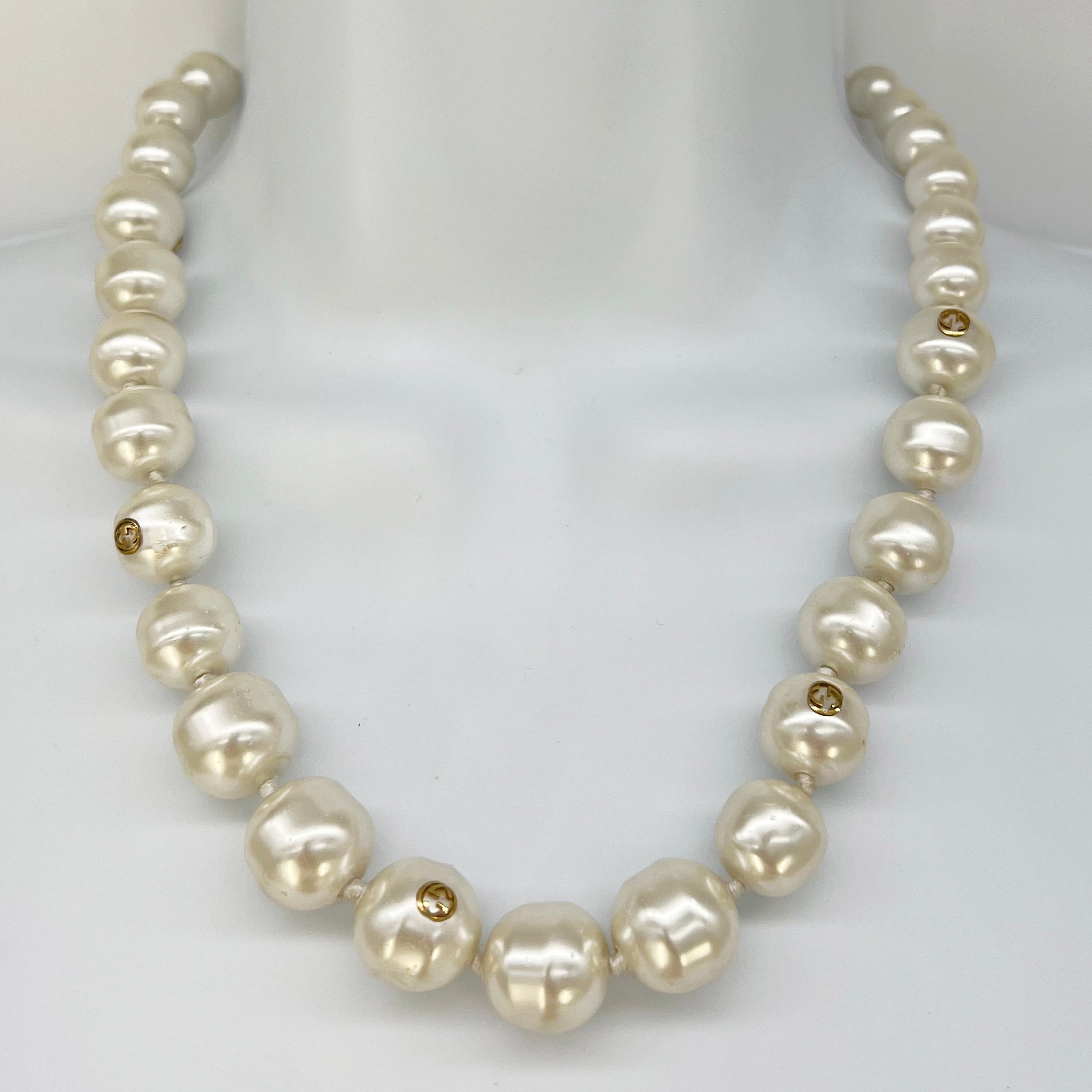 Guaranteed Authentic Gucci Faux Pearl Necklace with Ribbon with Feline Head Appx 10
