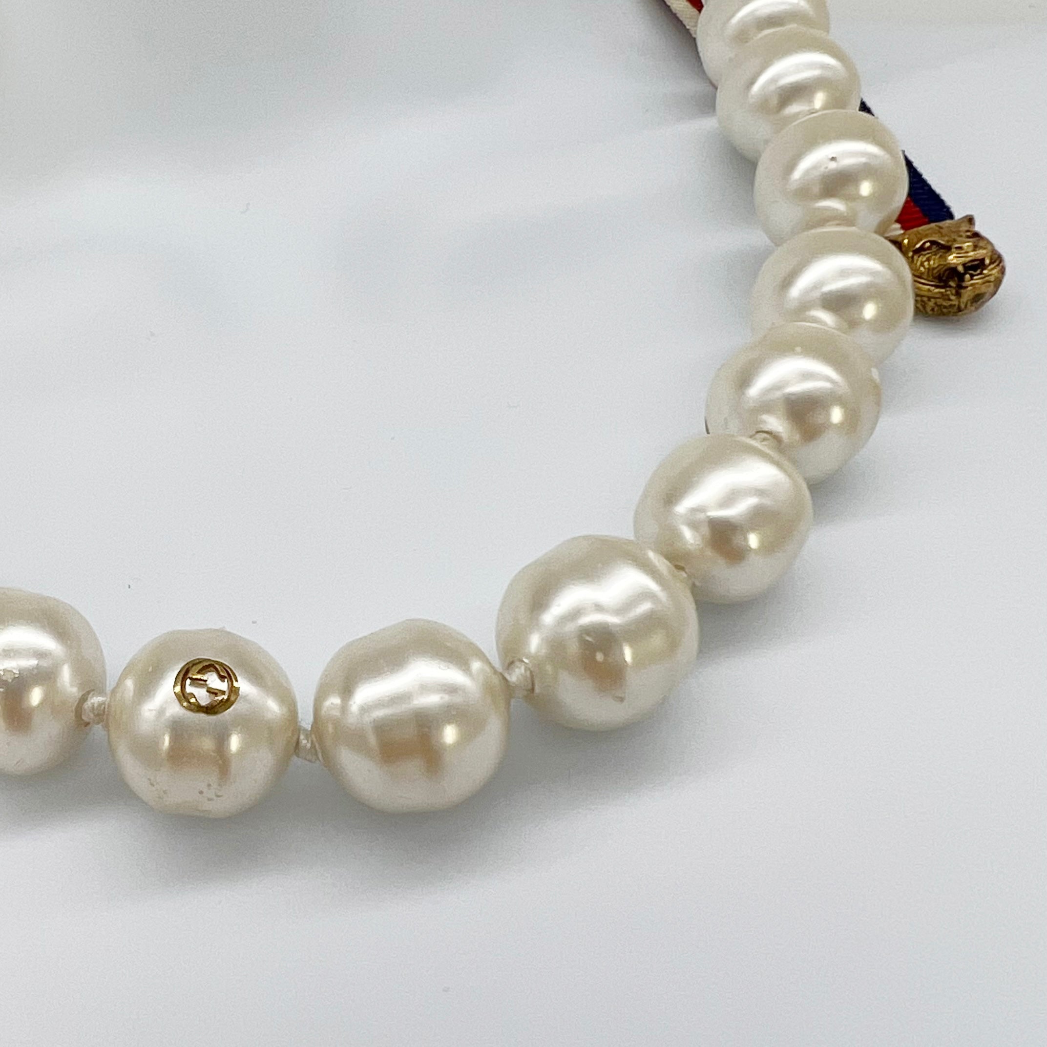 Guaranteed Authentic Gucci Faux Pearl Necklace with Ribbon with Feline Head Appx 10