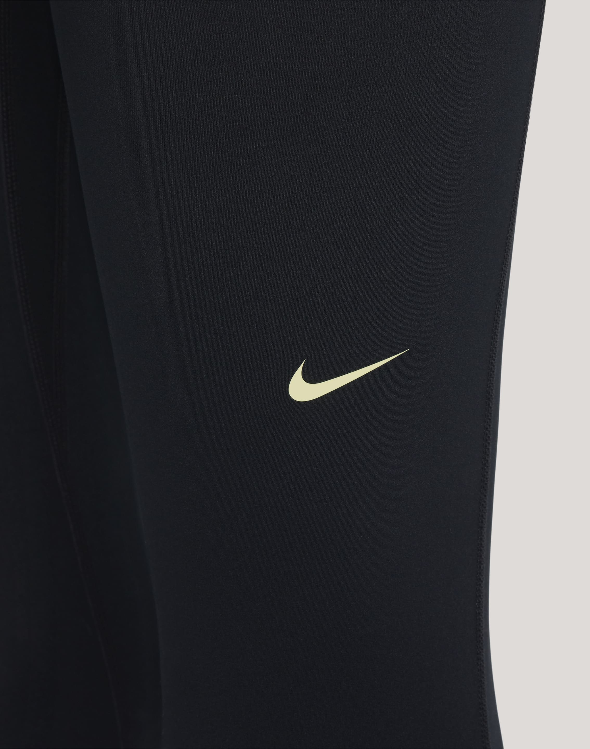 Nike Pro Mid-Rise Leggings