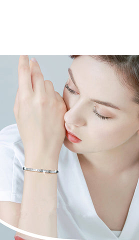 Modern light luxury, classic color, interpretation of the eternal fashion trend