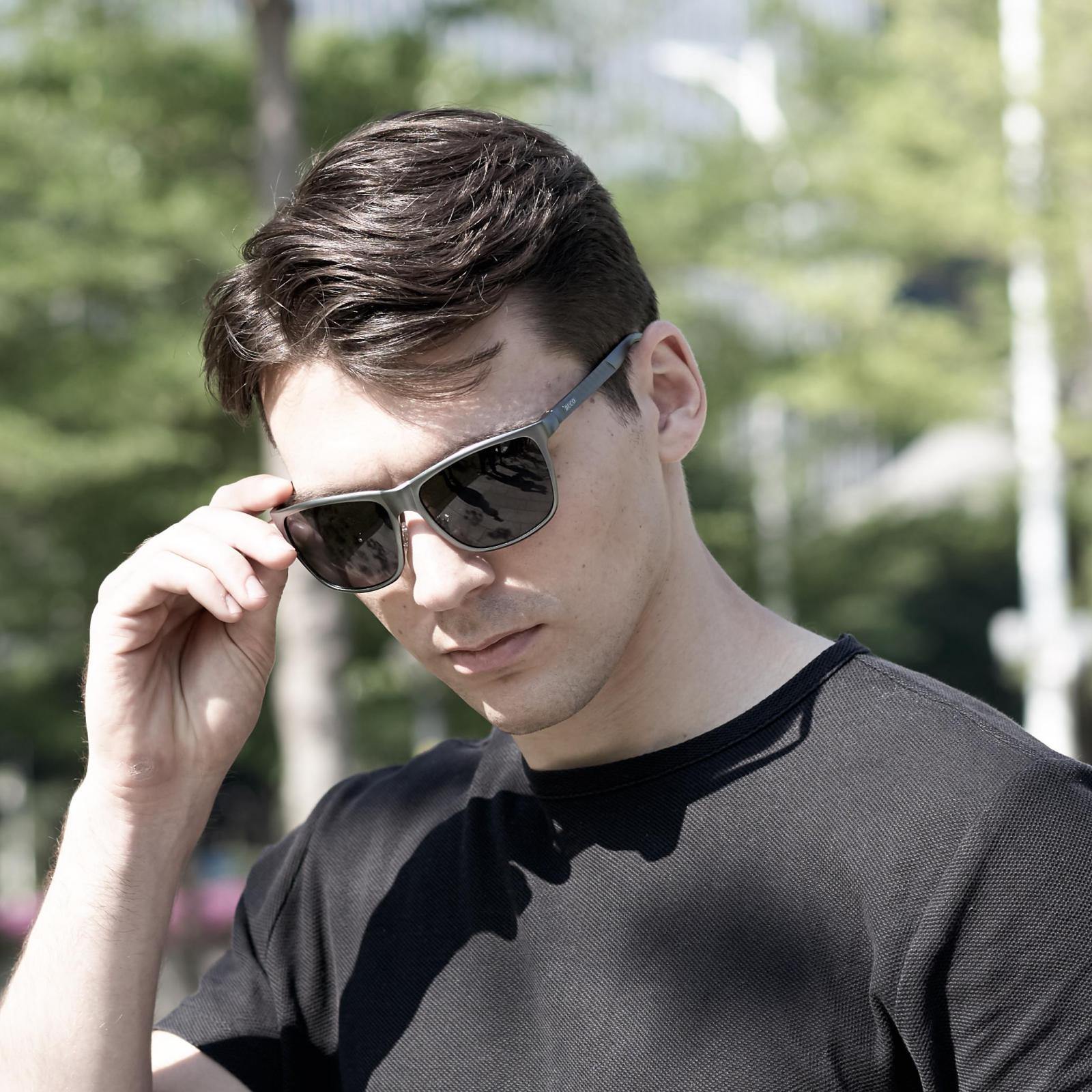 DUCO Men's Sports Polarized Al-Mg Metal Frame Sunglasses UV Protection Sunglasses for Men 8200 