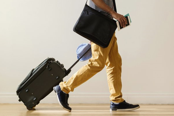 Die 6 besten Möglichkeiten, Gebühren für aufgegebenes Gepäck zu vermeiden