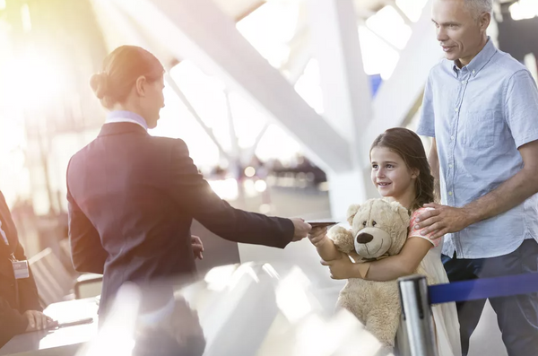 Was sollte man für Reisen mit Kindern einpacken?