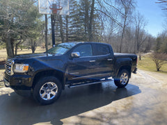 a car installed with wheel spacers