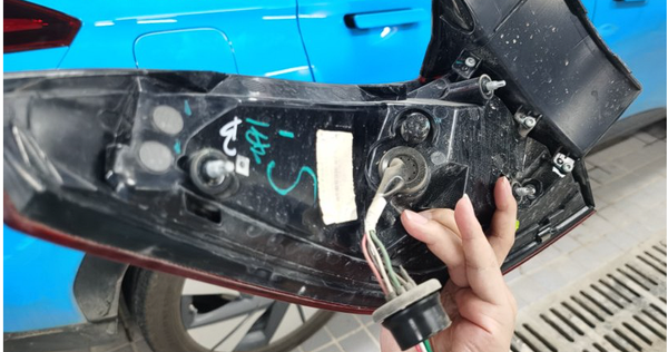 テールランプのバルブ交換と修理について