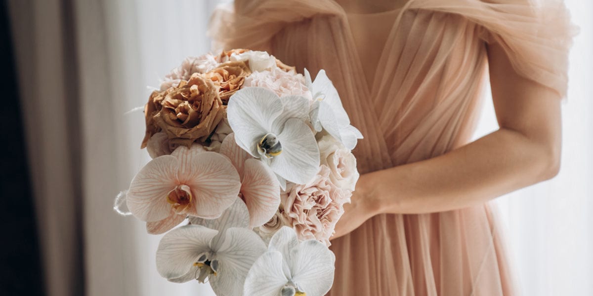 bride holding bouquet