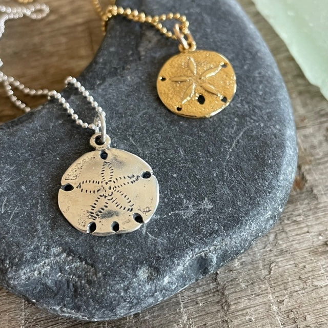  Chain Necklace - Sand dollar charm 