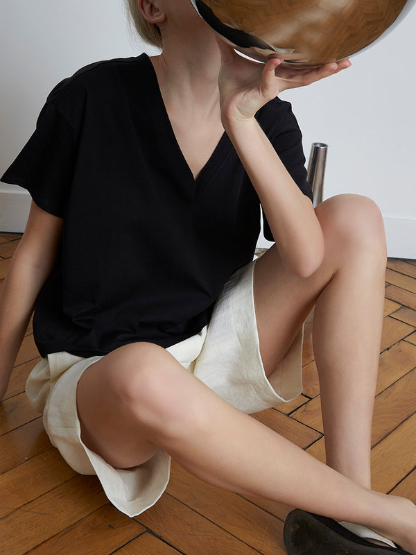 这款部分罗纹的"Huahine"毛衣采用纯棉与羊绒混纺而成，手感柔软。较短的长度特别适合搭配高腰牛仔裤和皮裤。
 

正码尺寸，取正常尺寸。
宽松的设计
中等重量的针织衫
棉和羊绒混纺
滑动
干洗

  
构成70%棉，30%羊绒