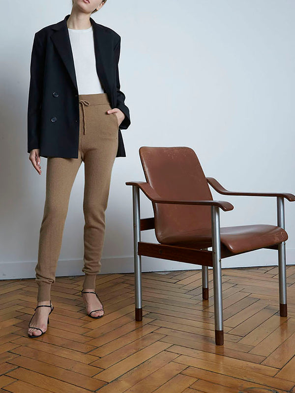 LOULOU STUDIO's blazer is cut from fluid wool-twill in a boyfriend-inspired silhouette with a double-breasted front.
 

Fits true to size, take your normal size
Designed for a boxy fit, cut to be worn loose
Internal shoulder pads
Mid-weight, slightly stretchy fabric
Black wool-twill
Button fastenings through double-breasted front
Hand wash or dry clean
Made in France

  
Composition: 100% wool; lining: 100% viscose