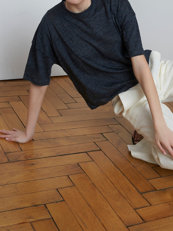 LOULOU STUDIO标志性的"Bruzzi"毛衣由柔软的羊毛和羊绒混纺针织而成。宽松的版型以垂肩和裁剪为亮点。
 

正码尺寸，取正常尺寸。
宽松的设计
剪裁长度
垂肩缝隙
中等重量的针织衫
羊毛和羊绒混纺
滑动
干洗
进口的

  
构成：90%羊毛，10%羊绒。