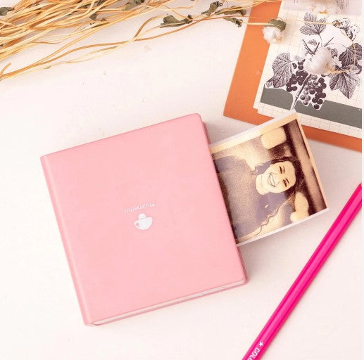 Use a pink thermal pocket printer M02 to print photo