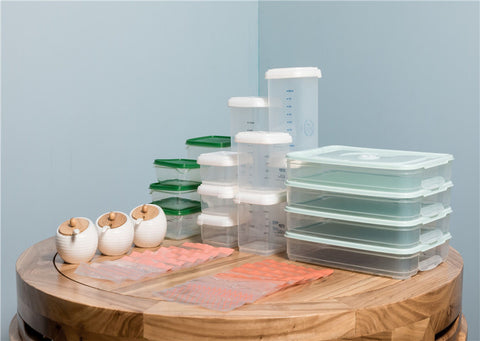 storage boxes and bags for food