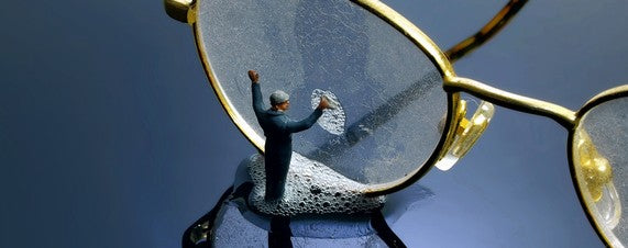 how to clean eyeglasses