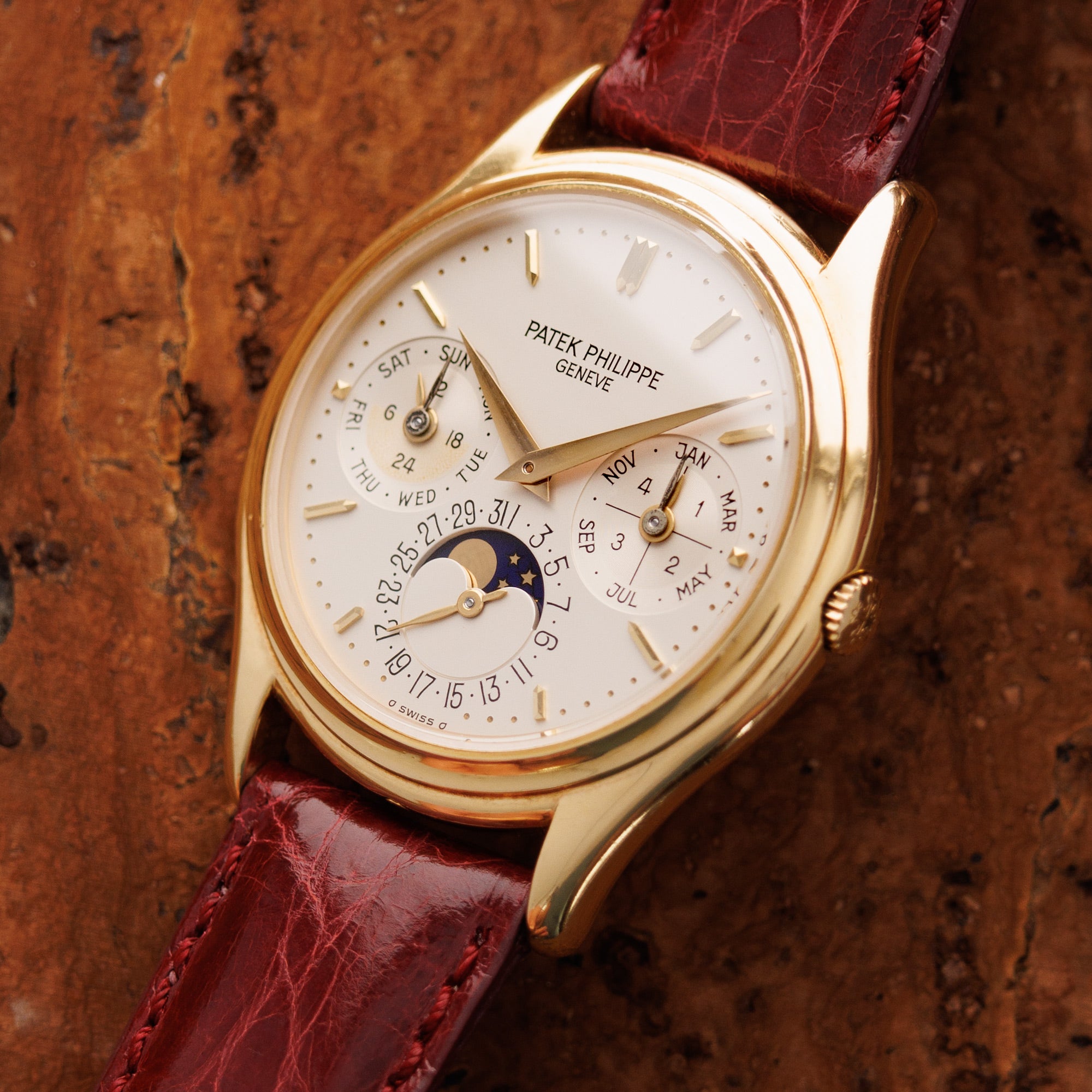 Patek Philippe Yellow Gold Perpetual Calendar Ref. 3940. Second Series Dial