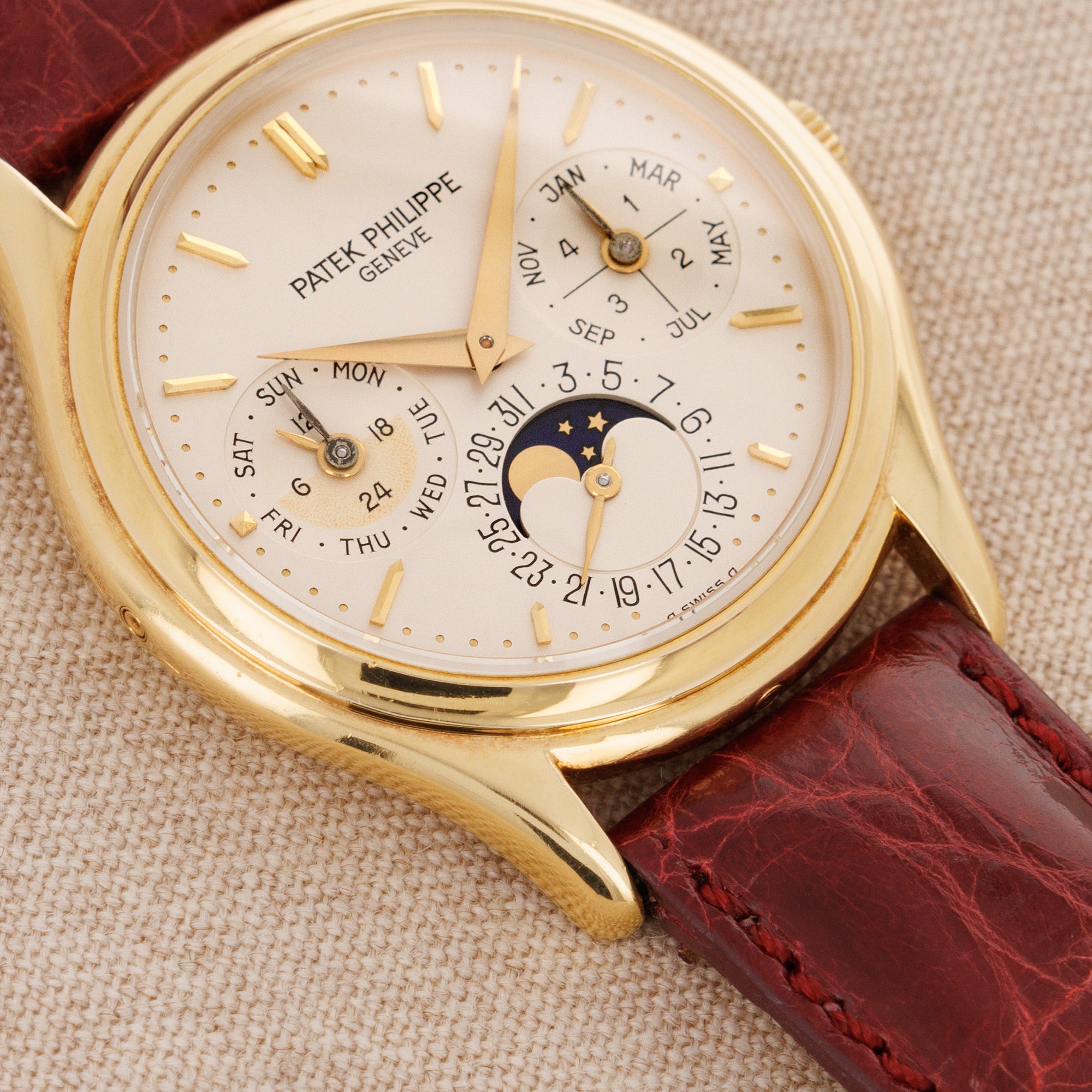 Patek Philippe Yellow Gold Perpetual Calendar Ref. 3940. Second Series Dial