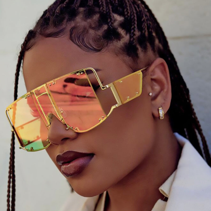 Women’s Trendy Polarized Cateye Sunglasses Model