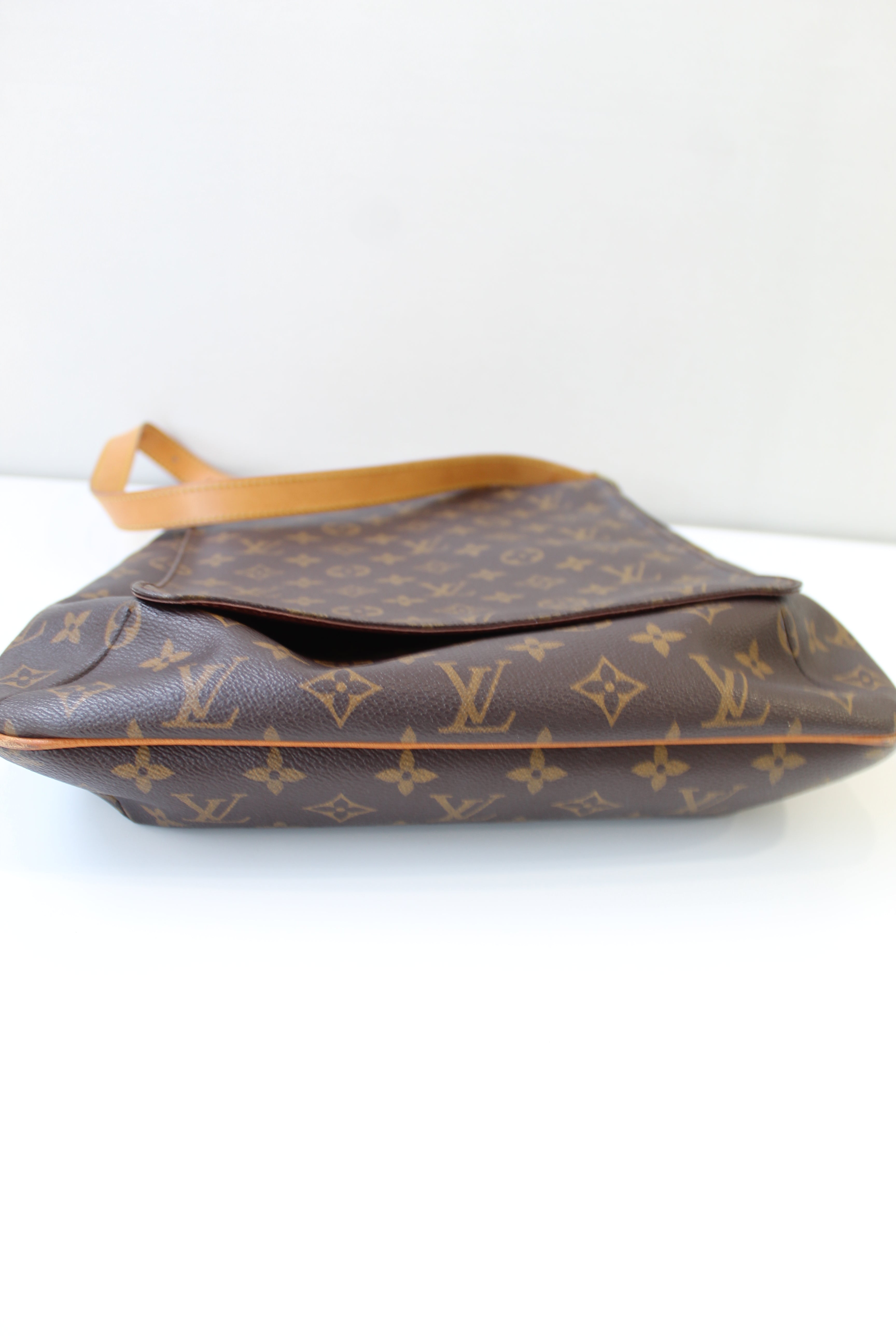 Louis Vuitton Mussette Salsa