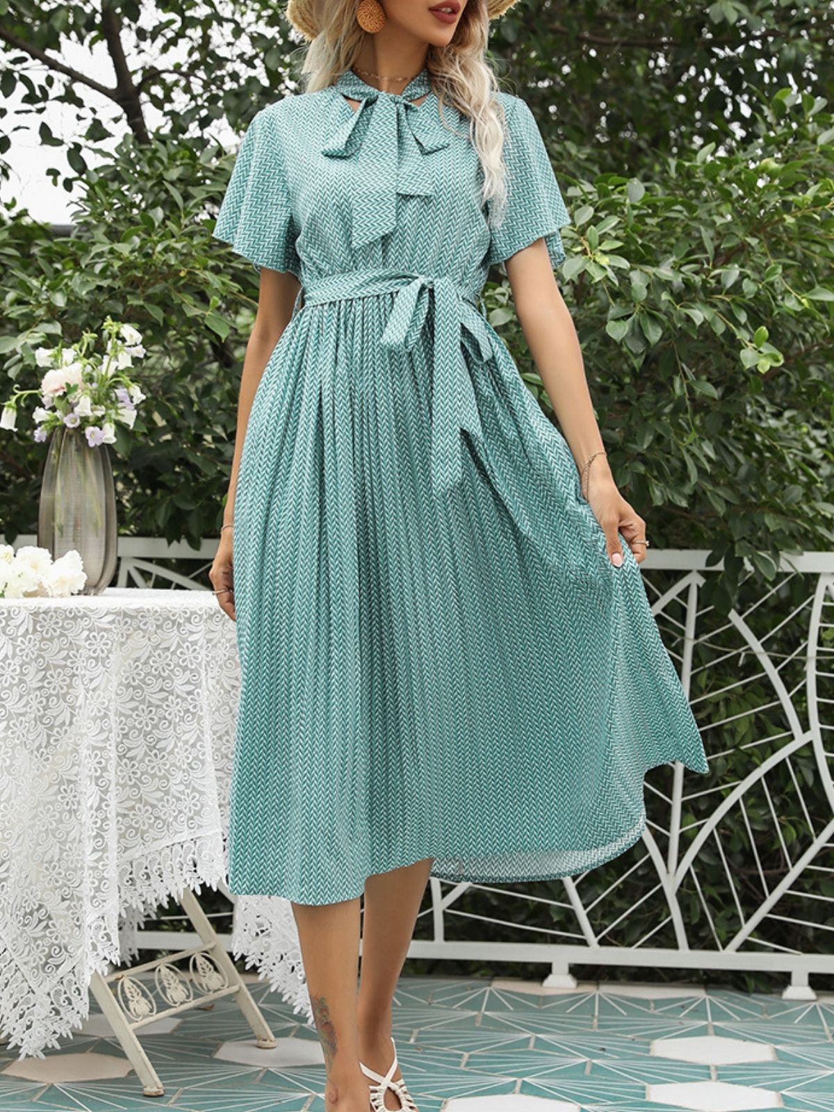 Robe Vintage Verte à Nouer Manche Évasée Des Années 1950