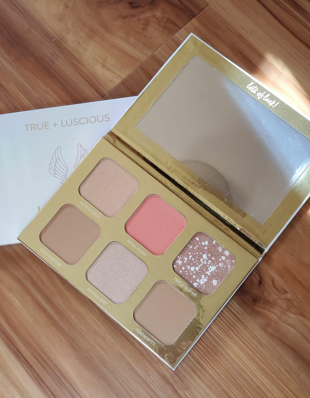 True & Luscious Lucky Glow Bronze And Highlight Palette