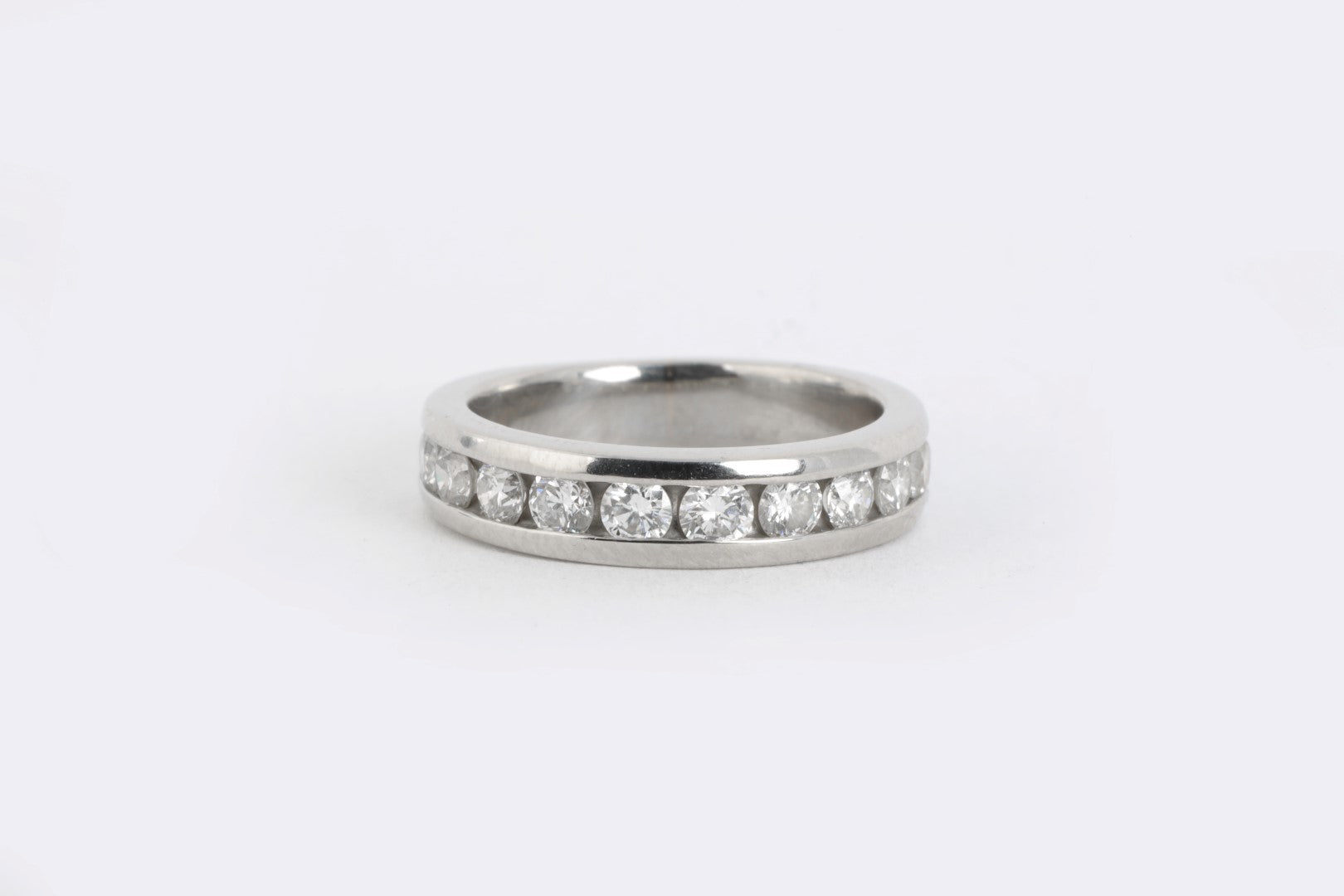 950 Platinum Ring Band with 0.88tcw Diamonds Size 5 (4.53g.)