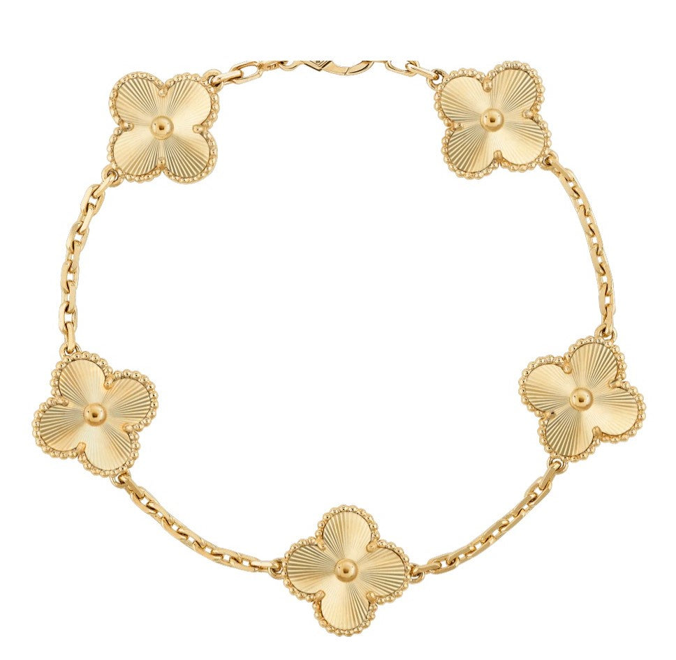 Luxe Textured Polished Medium Clovers Bracelet in Yellow Gold