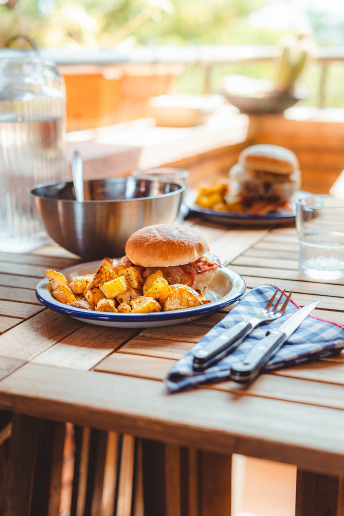 Burger et pomme de terre frite