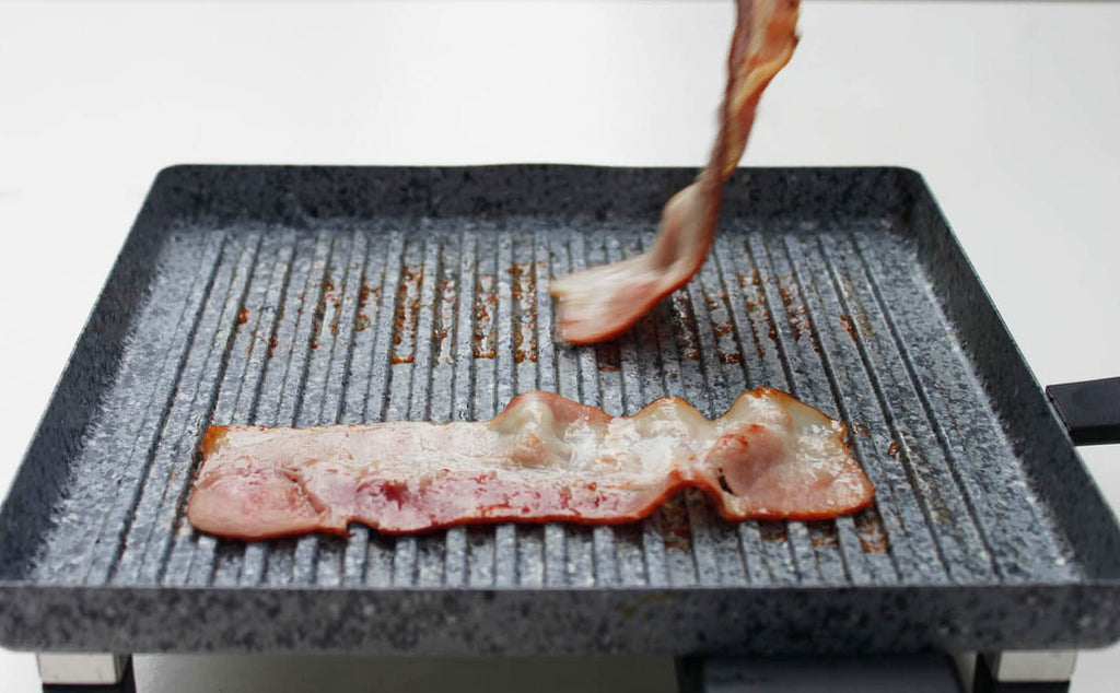 Cooking bacon on Atgrills electric grill pan