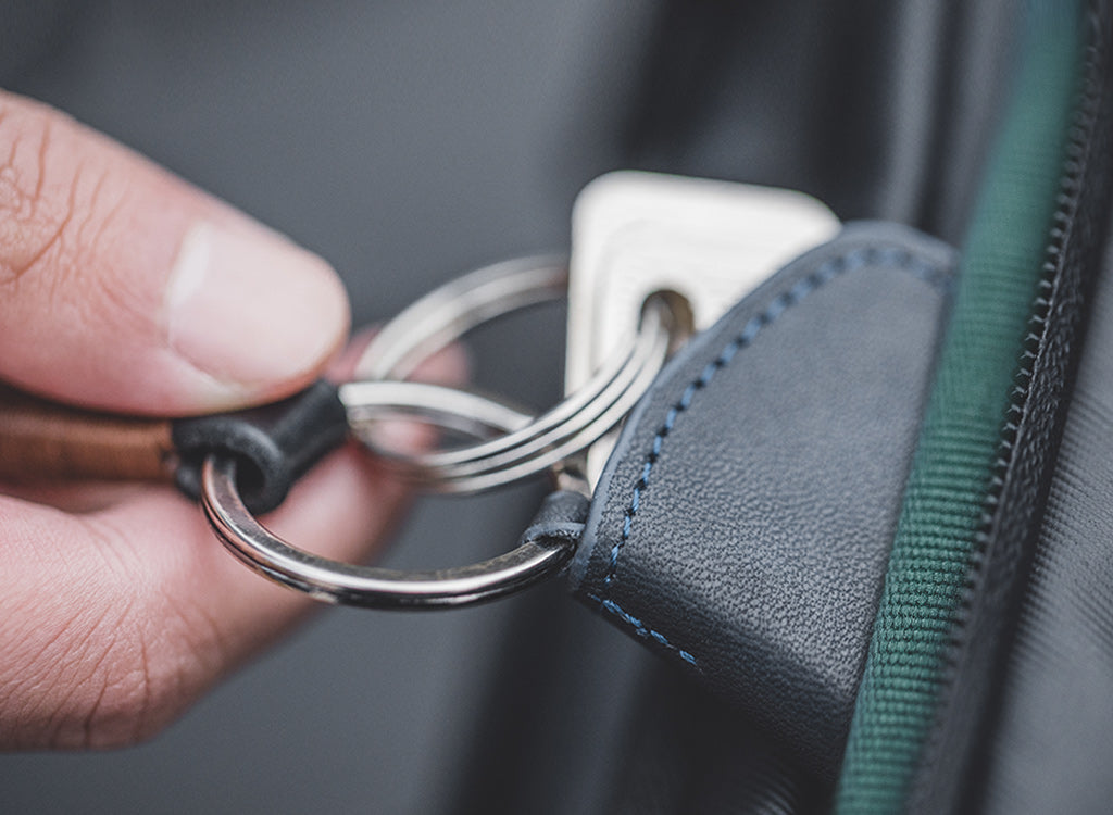 Memory Card Wallet-It comes with useful tiny tools including a wrench and SIM card tray pin