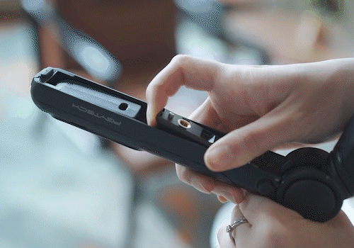 Mini-telefoonhouder zorgt voor montage-smartphone op Mantispod Vlogging-statief
