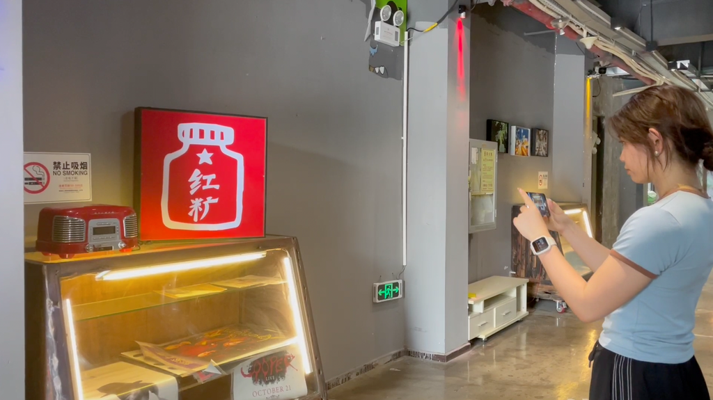 写真編集と写真撮影用のモニター