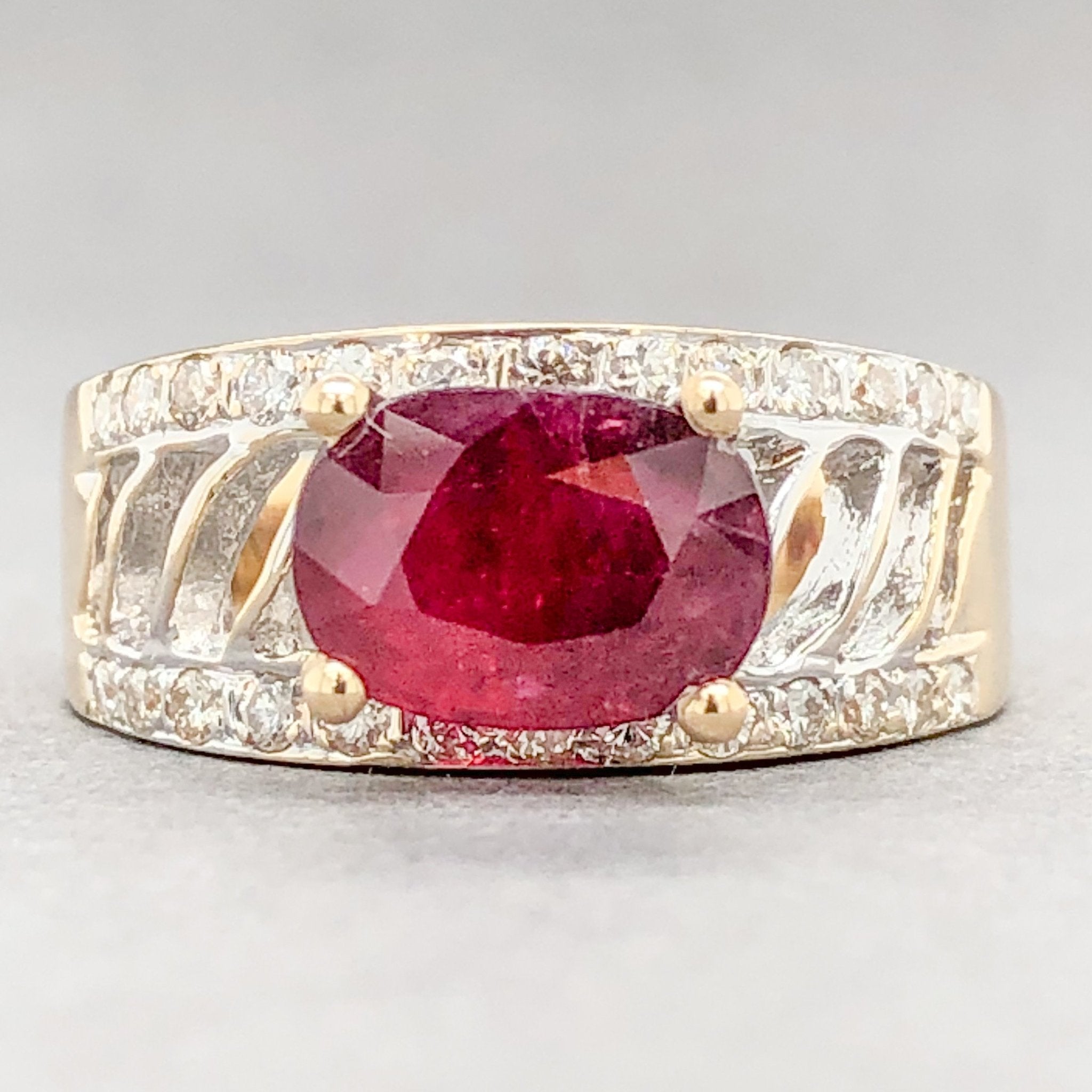 Estate 18K Y Gold 1.53ct Ruby & 0.26cttw H-I/SI1 Diamond Ring