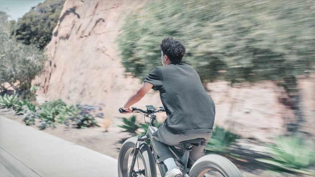 Beim Fahren die richtige Haltung einnehmen