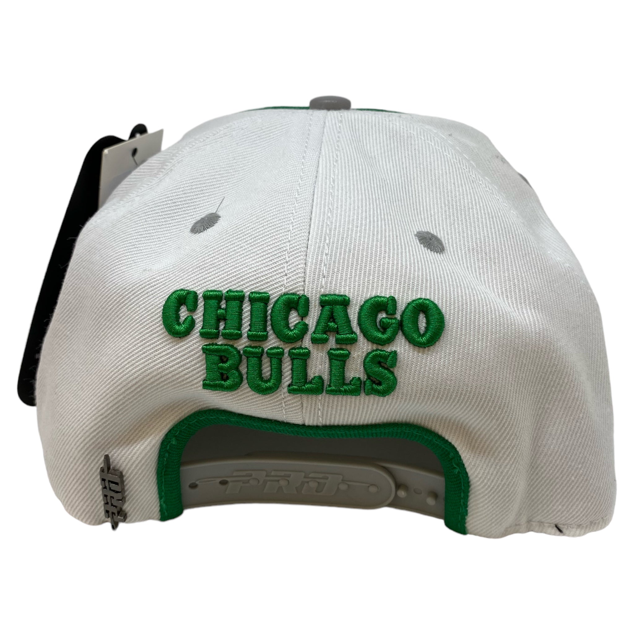 Men PRO STANDARD Chicago Bulls Classic Pinch Front Snapback Hat