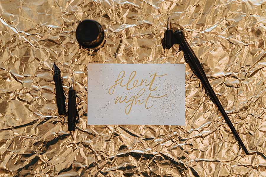 Idea 10: Gold Foil Wedding Bridesmaid Cards