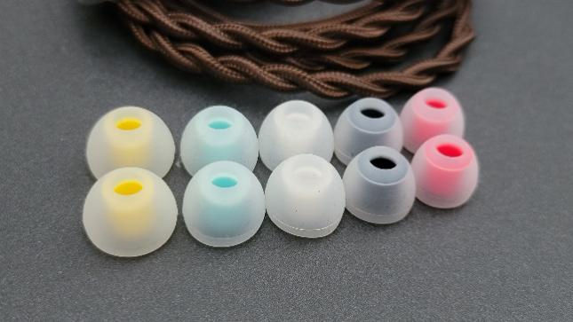 5 colors of eartips