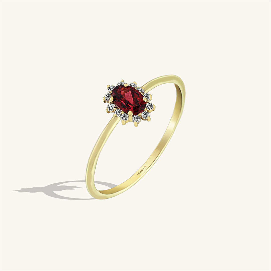 Minimalist Garnet Oval Ring in Gold