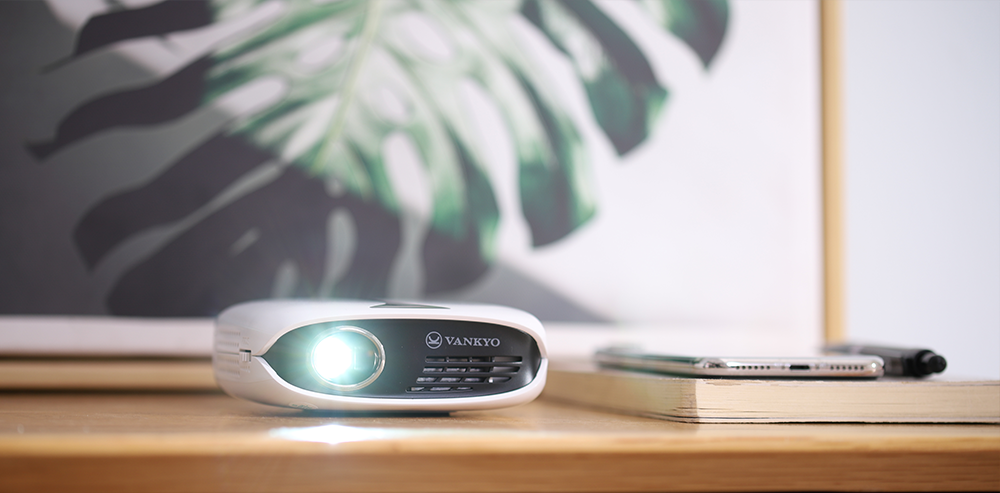 How to use and set up a pico projector wireless to decorate