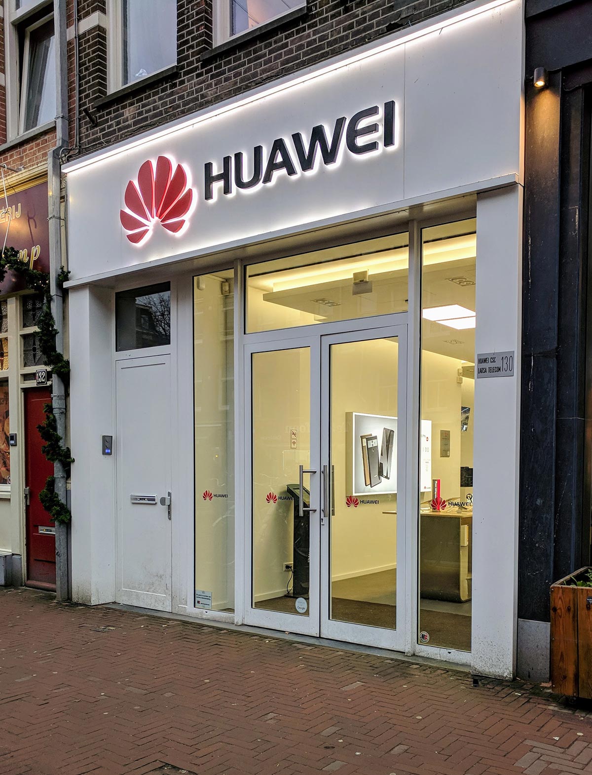 Huawei mobile phone shop window display