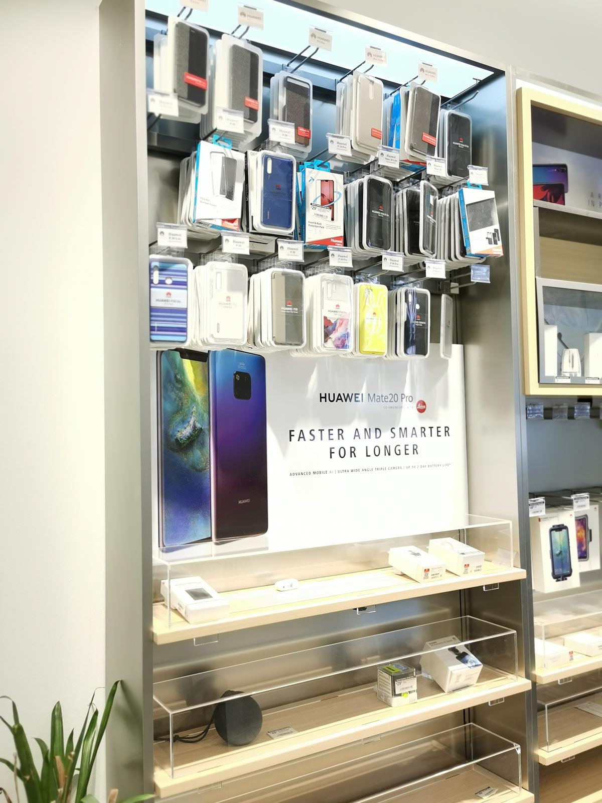 Mobile phone case accessories display cabinet