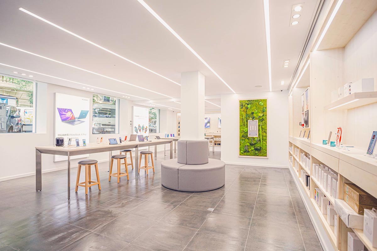Inside the mobile phone shop of Huawei Customer Service Center