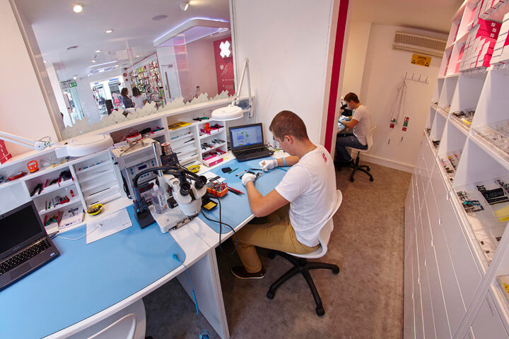 ISmash Cellphone Repair Store Design - M2 Retail