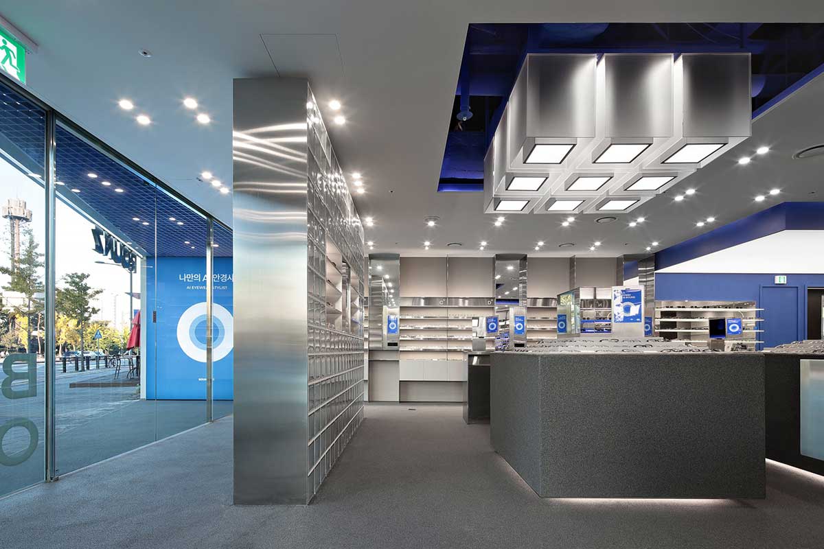 Zero-Contact Eyewear Retail Store “Rounz” in South Korea