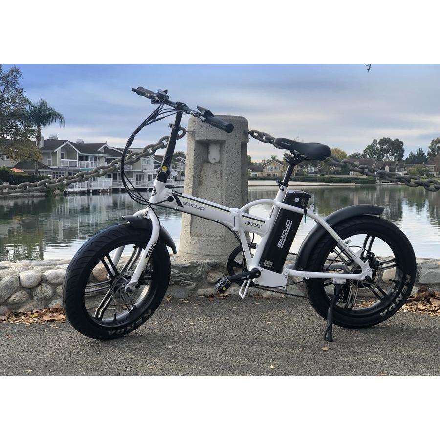 https://cdn.shopifycdn.net/s/files/1/0273/7691/0433/products/emojo-lynx-pro-sport-48v-10-4ah-500w-folding-fat-tire-electric-bike-29539617341637.jpg?v=1628357678