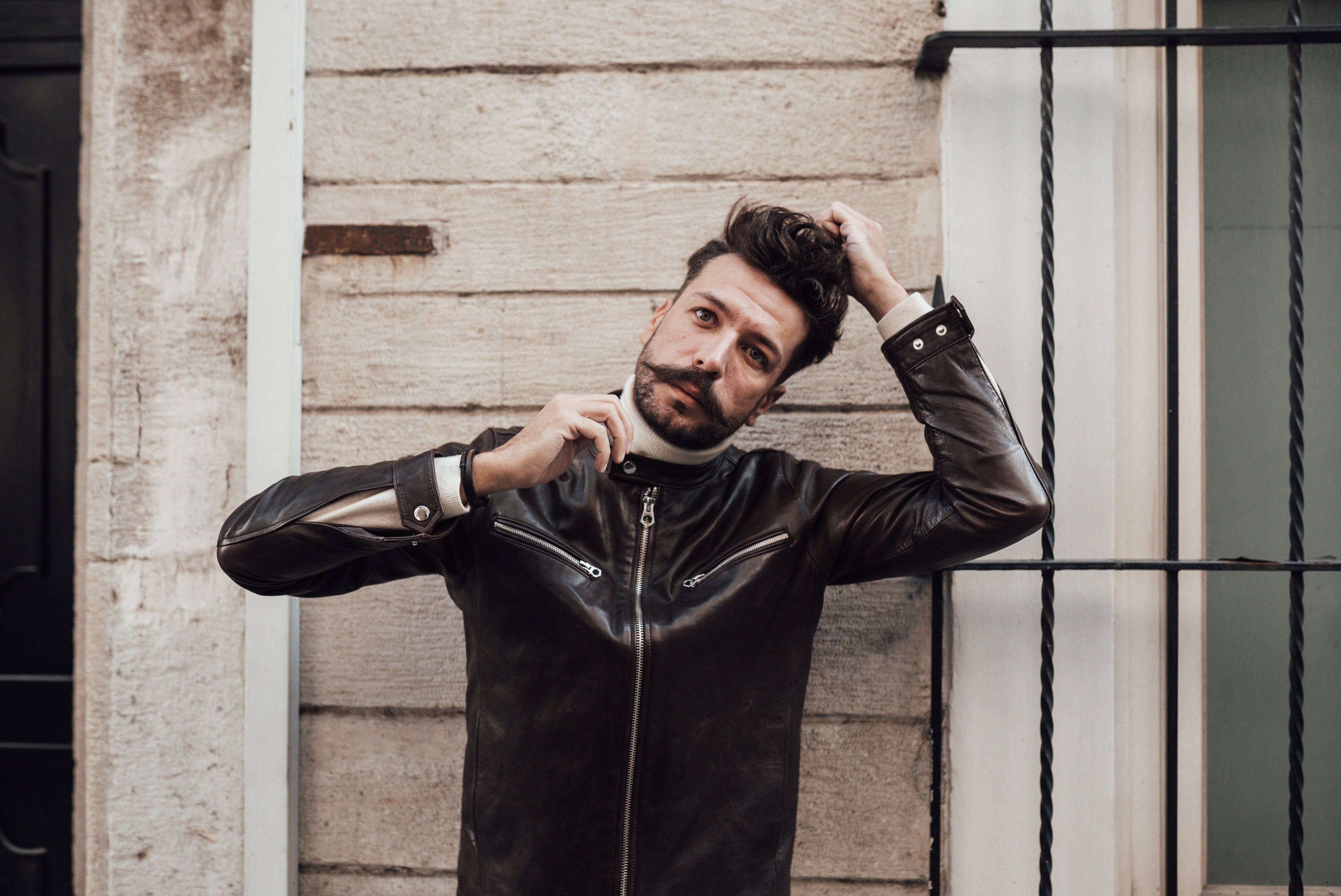 How Should A Leather Jacket Supposed to Fit – PalaLeather