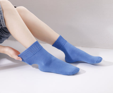The upper band of hospital socks should be flexible. – Kayhoma