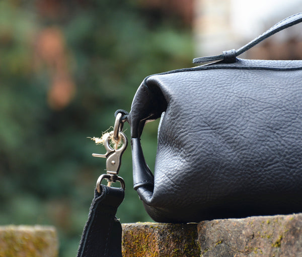 台灣李記皮具 李記 原創真皮手工 鞣製職人技 簡約軟皮單肩包 1501號 頭層牛皮包包 皮革 原創手工真皮 皮件