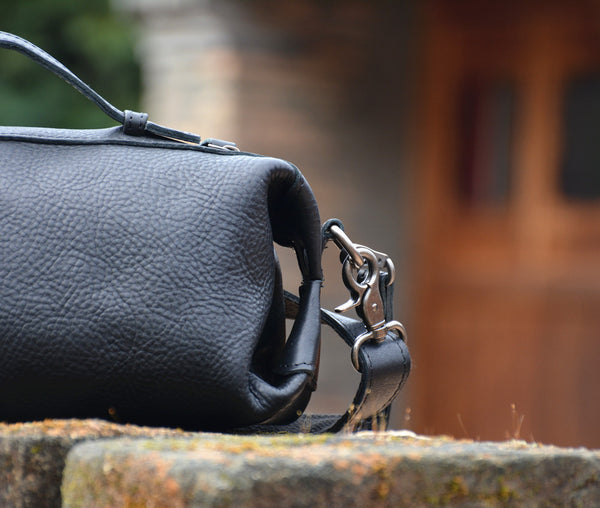 台灣李記皮具 李記 原創真皮手工 鞣製職人技 簡約軟皮單肩包 1501號 頭層牛皮包包 皮革 原創手工真皮 皮件