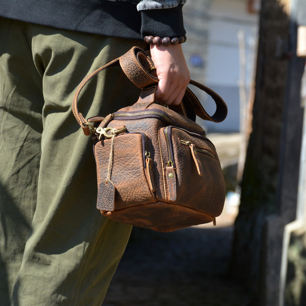 Taiwan Lee Kee Leather Goods Lee Kee original genuine leather handmade mad cow leather elephant pattern shoulder bag portable small messenger bag No. 9904 first layer cowhide bag leather original handmade genuine leather leather goods